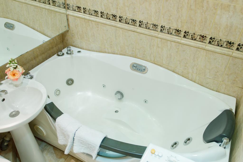 Studio De Luxe With Jacuzzi Sumî Exterior foto