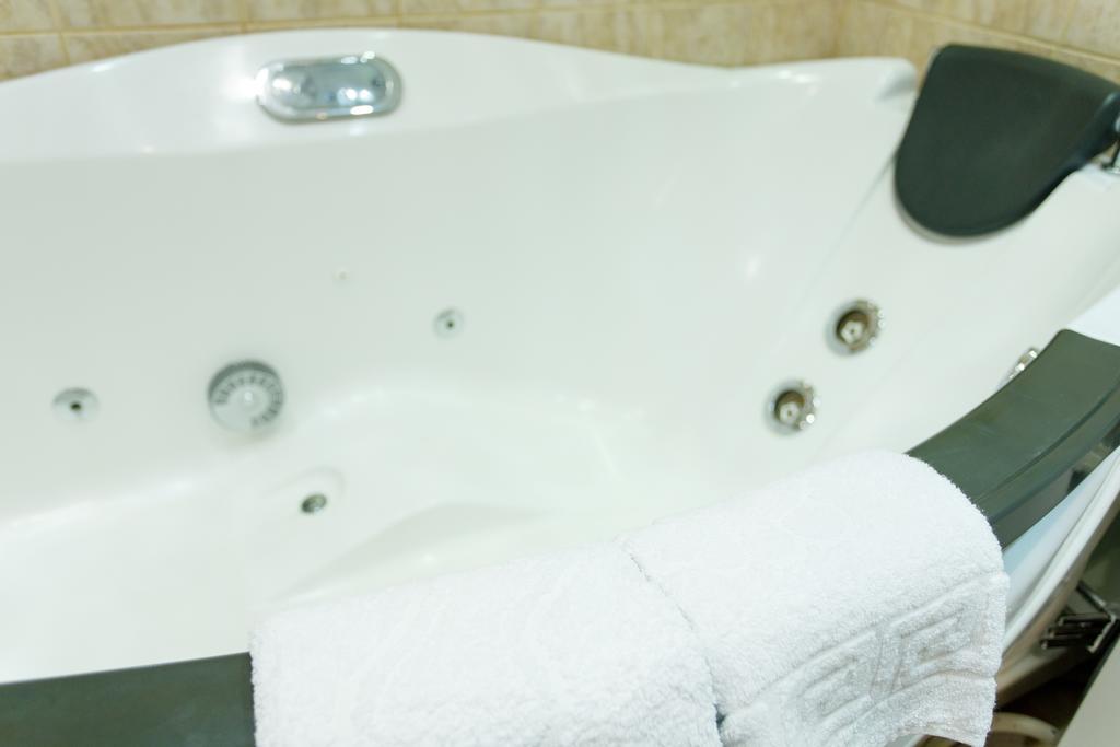 Studio De Luxe With Jacuzzi Sumî Exterior foto