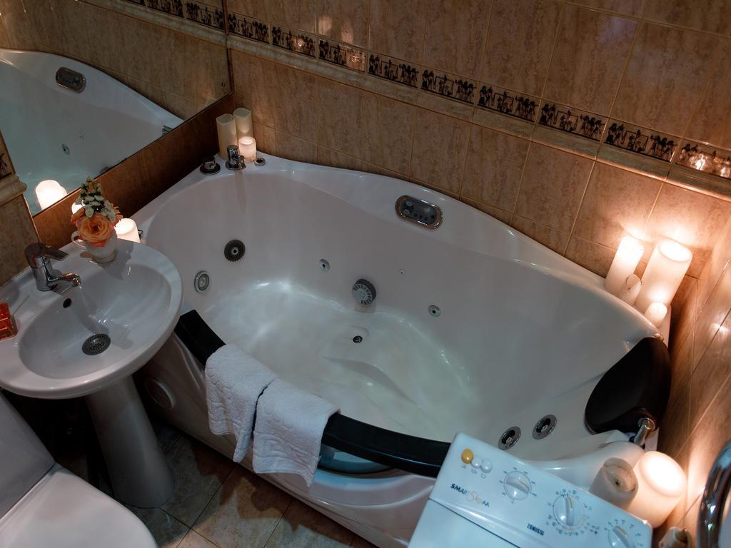 Studio De Luxe With Jacuzzi Sumî Exterior foto